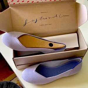 Brand new and never worn (didn’t need them after all)!  Size 8.5